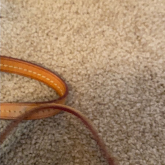 Great condition can be cross body or wristlet ! - Picture 2 of 12